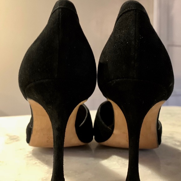 Manolo Blahnik, black, suede pumps - Picture 2 of 5